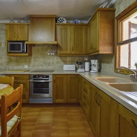 Wunderschoenes Im Landhausstil Mit Pool Fuer 6 Personen, 6 Km Vom Entfernt Holiday home Pollenca